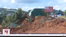 Sạt lở dọc đường tránh đô thị Gia Nghĩa ở Đắk Nông