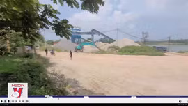 Tràn lan vi phạm hành lang đê điều ở Hà Nội