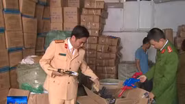 Thu giữ nhiều hàng nhập lậu trên đường cao tốc Nội Bài - Lào Cai