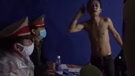 Khởi tố các đối tượng chống người thi hành công vụ trong dịch COVID-19