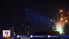 Hàng trăm flycam trình diễn ánh sáng đón Giáng sinh