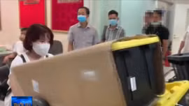 Bắt đường dây nhập lậu điện thoại, laptop tại sân bay Tân Sơn Nhất