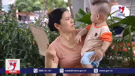 Người dân Hà Nội khổ sở đối phó tình trạng cắt điện