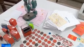 Phá đường dây làm giả giấy tờ quy mô lớn