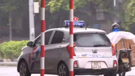 Bất chấp lệnh cấm, xe taxi vẫn hoạt động