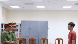 Tạm giữ hình sự cán bộ ngân hàng lừa đảo chiếm đoạt tài sản