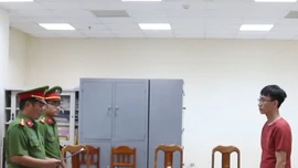 Tạm giữ hình sự cán bộ ngân hàng lừa đảo chiếm đoạt tài sản
