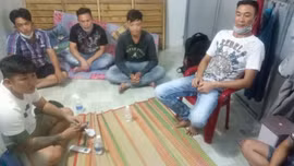 Kiên Giang bắt ổ đánh bạc tàng trữ nhiều súng, dao, mã tấu