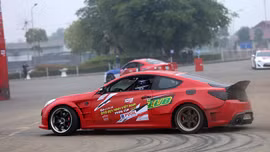 Clip màn drift ‘đốt lốp’ cực chất trong Giải Đua xe ô tô địa hình Việt Nam 2021