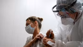 Những hình ảnh đầu tiên về đợt tiêm chủng đại trà vaccine COVID-19 tại Moskva