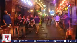 Vỉa hè Hà Nội lại bị lấn chiếm