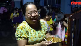 Những bữa ăn 0 đồng - Ấm lòng người lao động nghèo tại TP Hồ Chí Minh