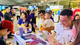 Đông đảo người dân tham gia Lễ hội không tiền mặt tại TP Hồ Chí Minh