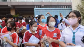 Thí sinh TP Hồ Chí Minh rạng rỡ kết thúc môn thi cuối tốt nghiệp THPT