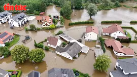 Nước sông dâng cao nhất trong 1 thế kỷ gây lũ lụt nghiêm trọng ở Đức