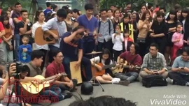 Đẹp như ngày cuối tuần ở phố đi bộ Hà Nội