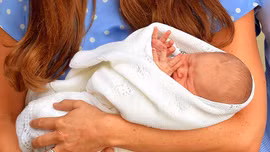 "Em bé hoàng gia" về Điện Kensington