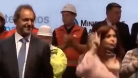 Video Tổng thống Argentina nhún nhảy theo nhạc tạo cơn sốt