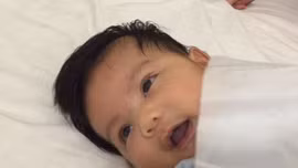 Dỗ bé ngủ trong 40s chỉ với tờ giấy