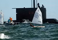 Tàu ngầm hải quân trồi lên nhầm chỗ