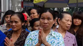 Đồng bào xúc động theo dõi lễ viếng Đại tướng