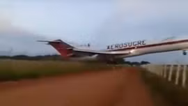 Máy bay rơi khi vừa cất cánh, bốc cháy dữ dội