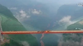 Bạn có dám vượt qua cây cầu cao nhất thế giới?