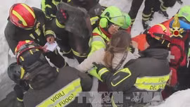 Giải cứu 3 trẻ em bị tuyết vùi lấp hơn 40 tiếng