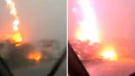 Sét bất thình lình 'nướng' xe tải Nga trên đường cao tốc