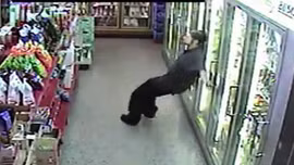 Những hình ảnh khó tin về người say rượu