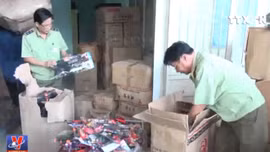 Quảng Nam bắt xe container chở đầy đồ chơi bạo lực