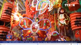 Phố lồng đèn Sài Gòn hút khách vui Trung thu sớm