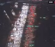 Hàng nghìn xe kẹt cứng trong ngày Lễ Tạ ơn tại Mỹ