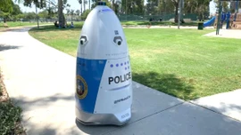 ‘Robot cảnh sát’ đi tuần trong công viên ở California, Mỹ