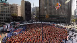 Quảng trường thành phố Seoul ngập trong sắc đỏ