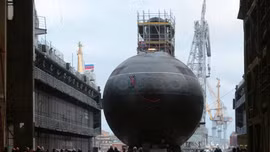 Nga long trọng hạ thủy tàu ngầm 'hố đen' 