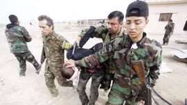 Phiến quân cố thủ đấu súng với quân đội Syria