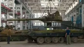 Khám phá xưởng sửa chữa xe tăng ở Ukraine