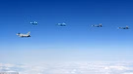 Khoảnh khắc chiến đấu cơ Anh chạm trán 10 máy bay Nga