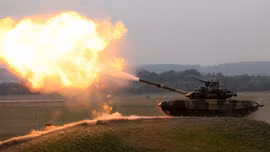 Xem xe tăng thi 'điền kinh' tại Nga