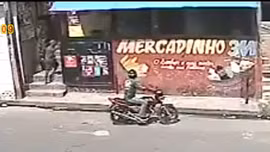 Xem 'cướp hụt' bị ném bay qua cửa sổ