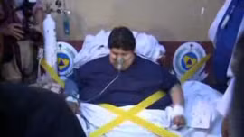 Quốc vương điều máy bay cứu hộ thanh niên béo phì