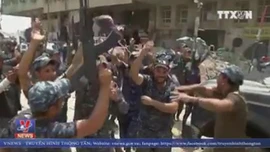 Giành lại Mosul từ tay IS, binh lính Iraq tràn ra đường nhảy múa