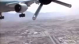 Phi cơ không người lái suýt đâm máy bay chở khách