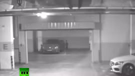 Thót tim xem bé trai 6 tuổi nghịch ô tô