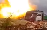 Xem vụ nổ thổi bay xe tăng Ukraine