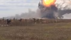 Nhà máy vũ khí nổ đỏ trời Donetsk