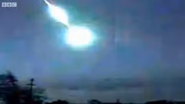 Cầu lửa bốc cháy trên bầu trời Texas