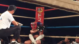 Võ sĩ nhí 12 tuổi siết cổ hạ đo ván đối thủ MMA gấp đôi tuổi