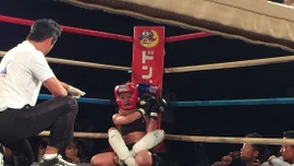 Võ sĩ nhí 12 tuổi siết cổ hạ đo ván đối thủ MMA gấp đôi tuổi